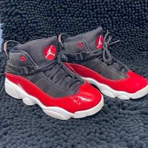 Jordan 6 rings kid sneaker size 1Y . Black and red .